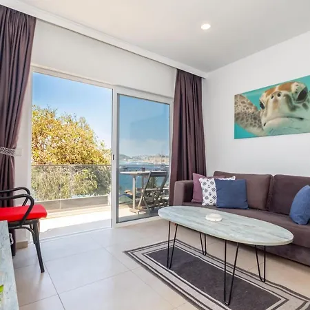 Seafront Flat With Breathtaking Sea View In Apartment