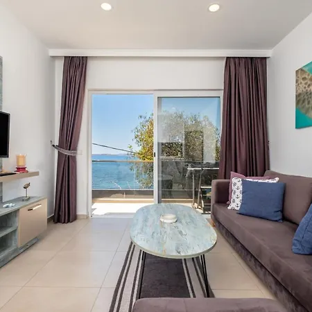 Seafront Flat With Breathtaking Sea View In 아파트 *
