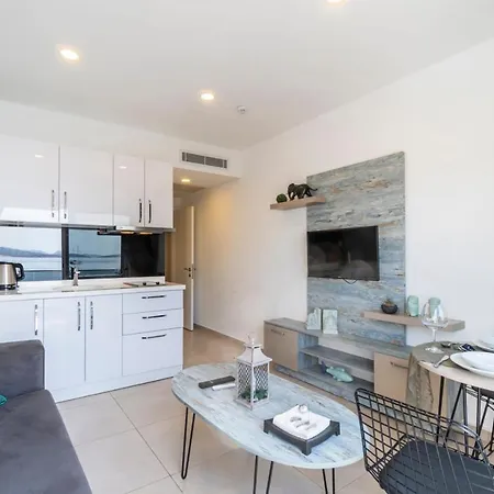 아파트 Seafront Flat With Breathtaking Sea View In
